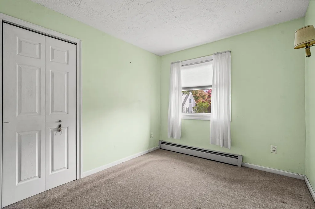 29 Navaho Street Nashua NH 03063