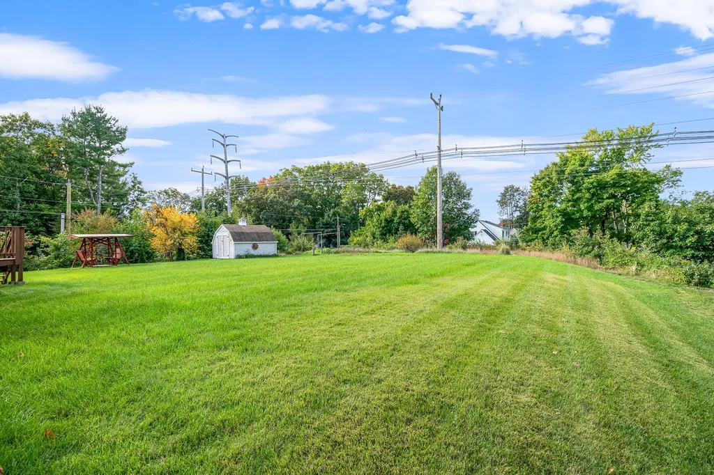 29 Navaho Street Nashua NH 03063