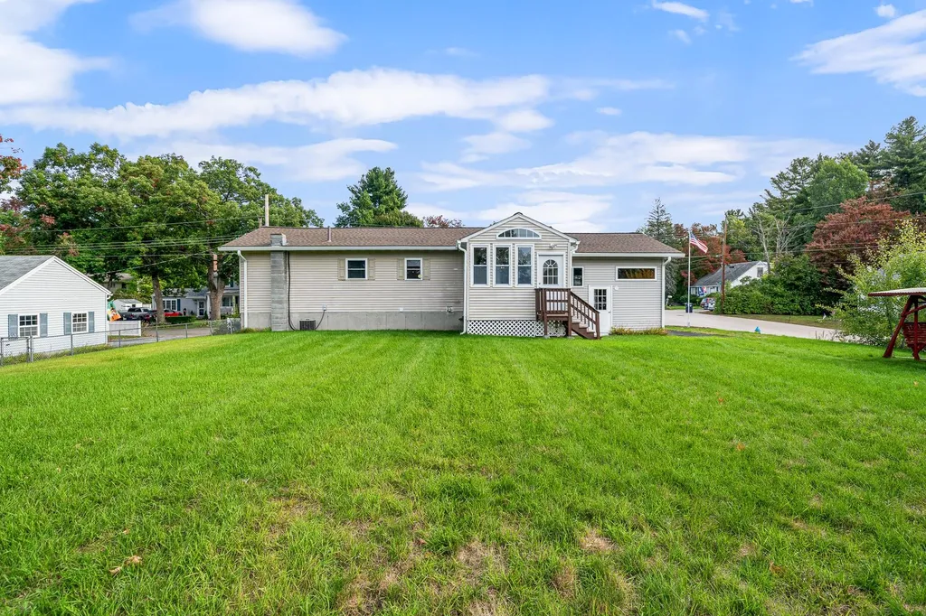 29 Navaho Street Nashua NH 03063