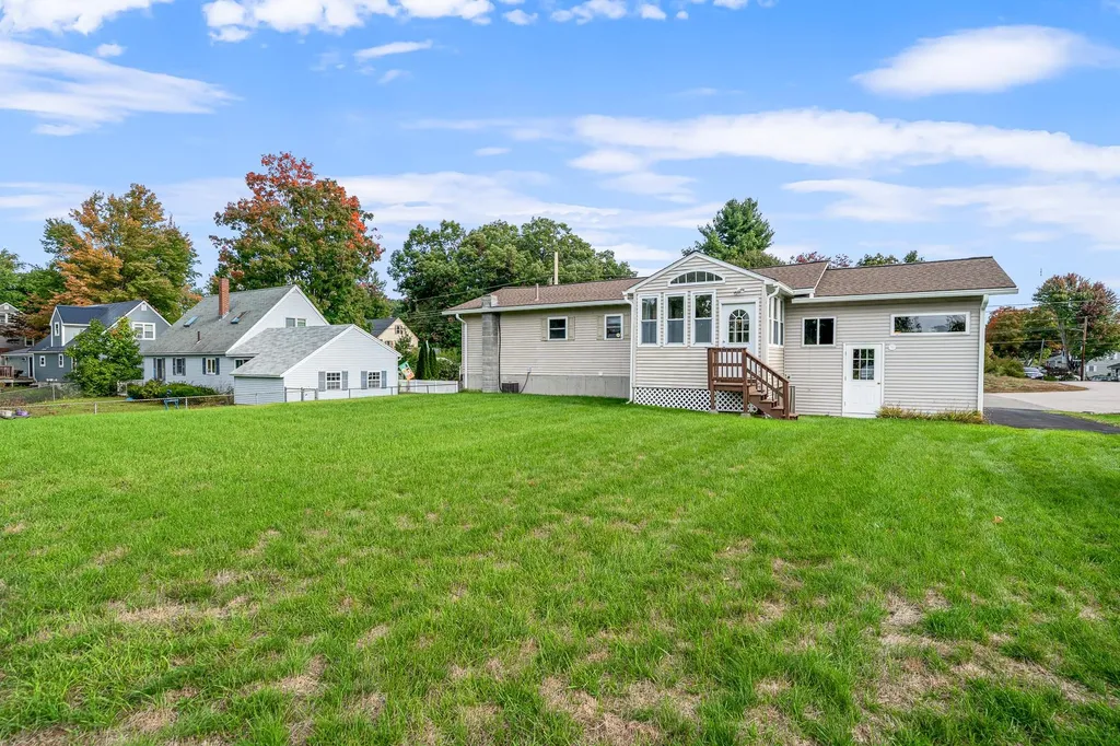 29 Navaho Street Nashua NH 03063