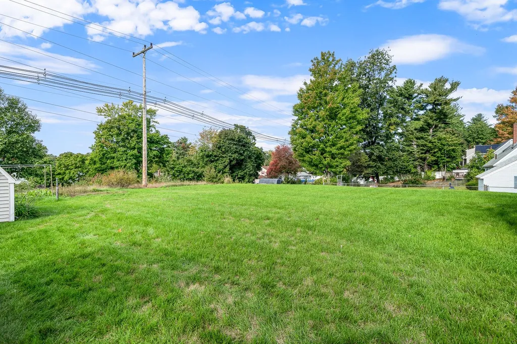 29 Navaho Street Nashua NH 03063