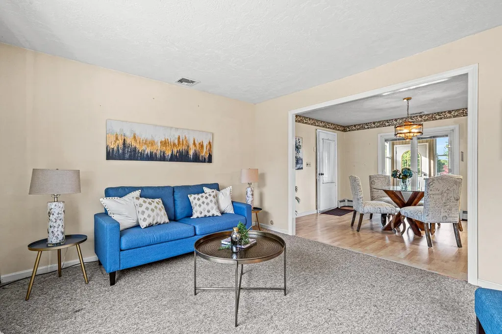29 Navaho Street Nashua NH 03063