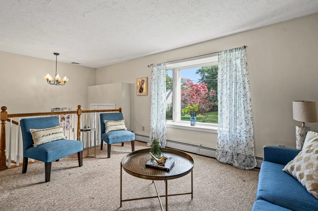29 Navaho Street Nashua NH 03063