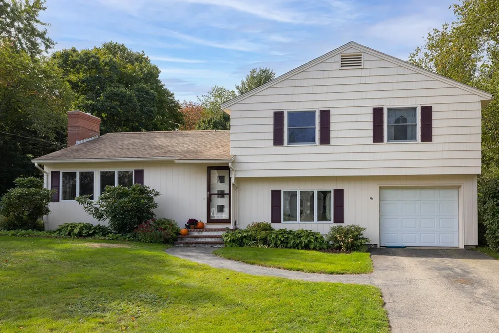 16 Olde Parish Road Rye NH 03870