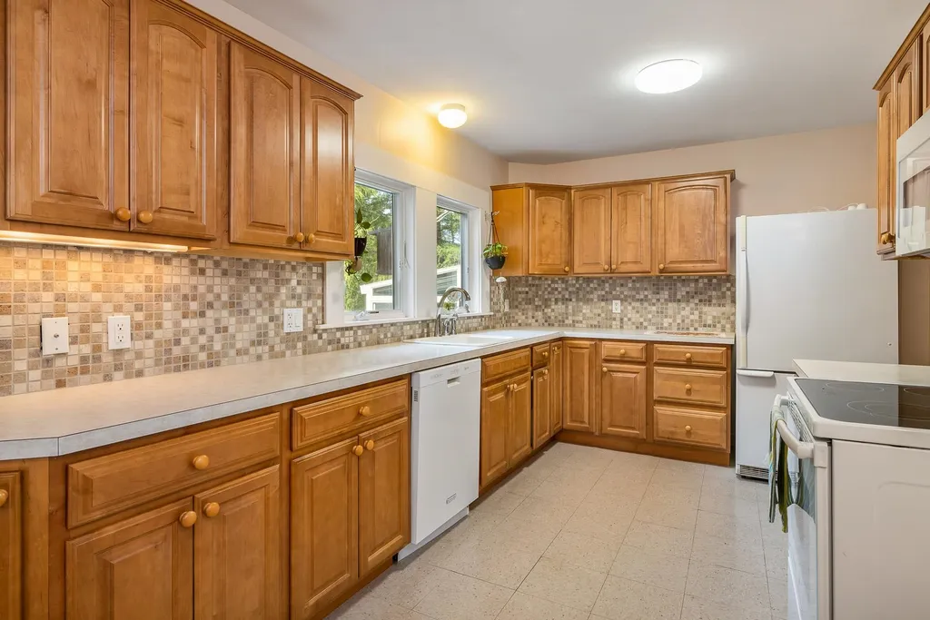 16 Olde Parish Road Rye NH 03870