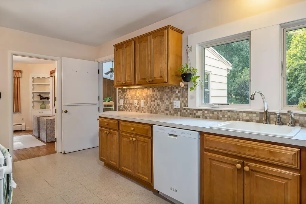 16 Olde Parish Road Rye NH 03870