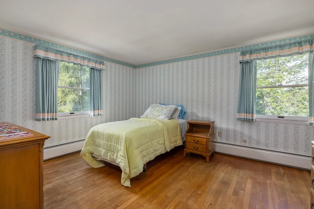 16 Olde Parish Road Rye NH 03870
