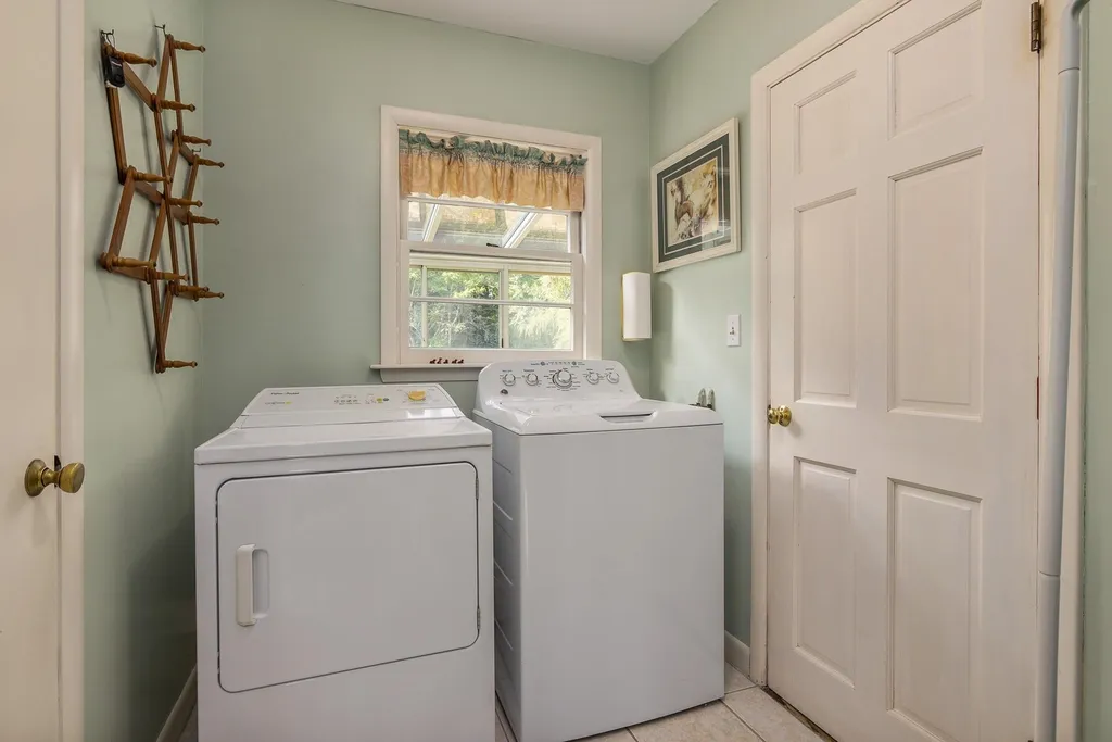 16 Olde Parish Road Rye NH 03870