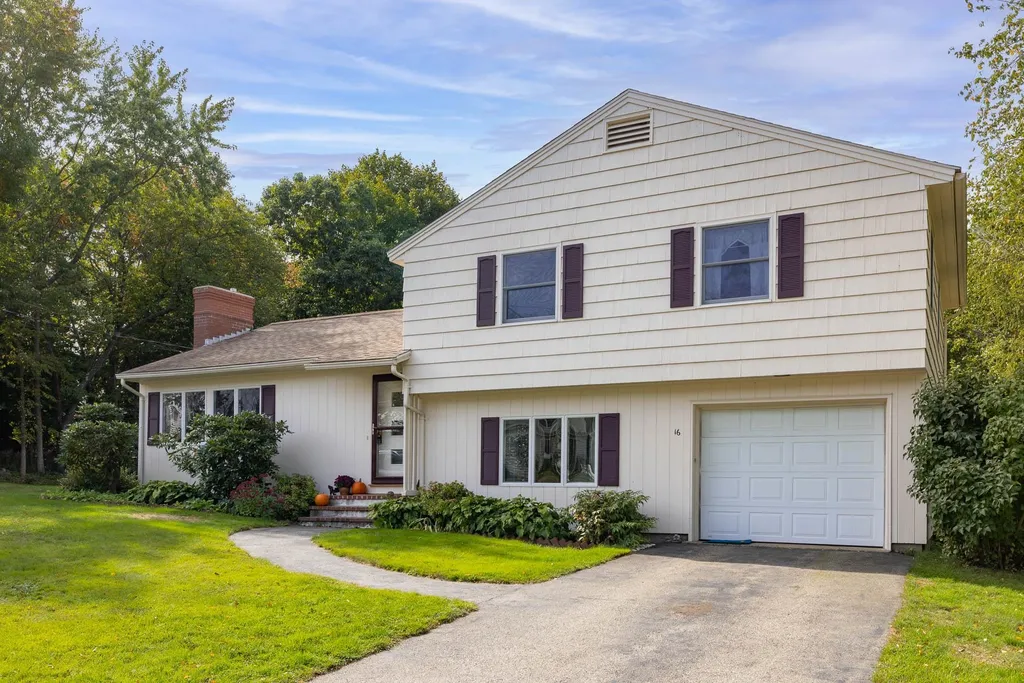 16 Olde Parish Road Rye NH 03870