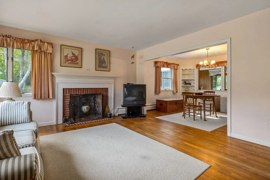 16 Olde Parish Road Rye NH 03870