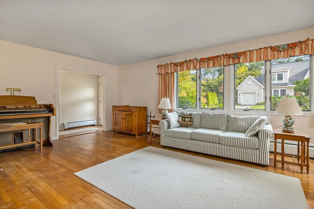 16 Olde Parish Road Rye NH 03870