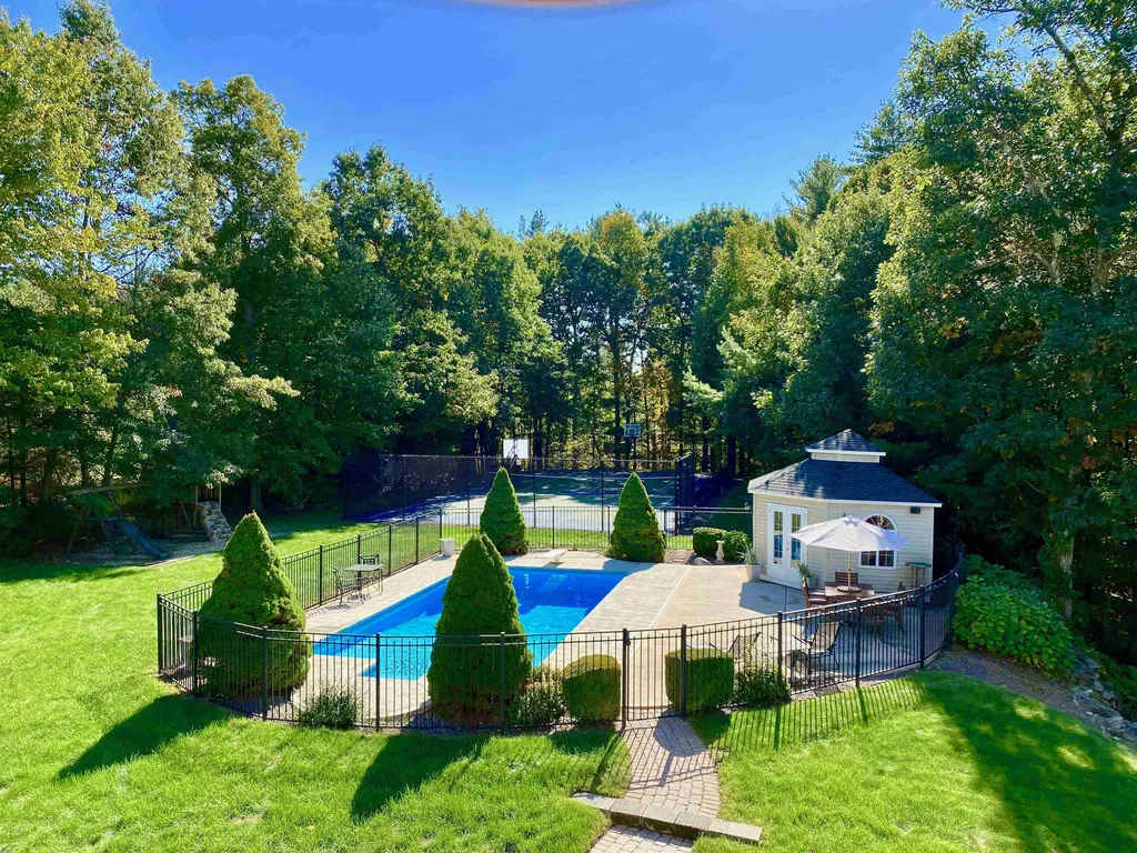 8 Settlers Ridge Road Windham NH 03087
