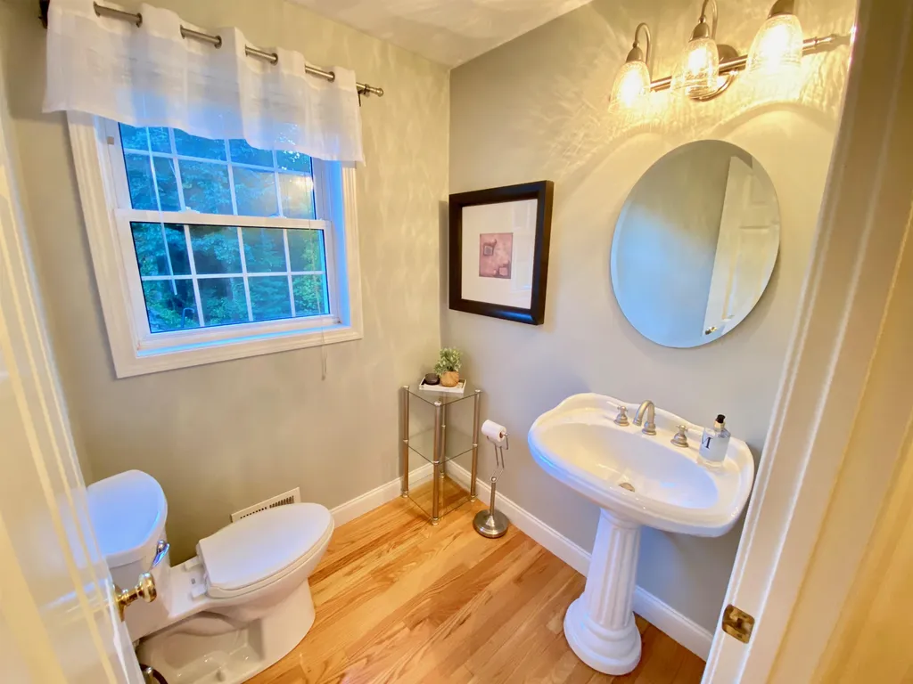 8 Settlers Ridge Road Windham NH 03087