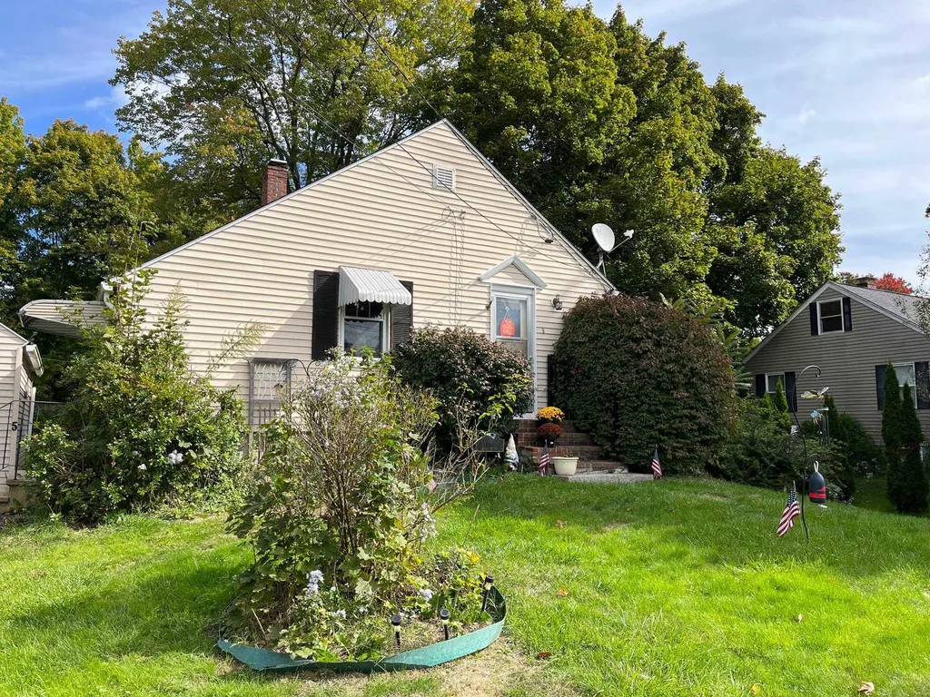 5 Staples Street Eliot ME 03903