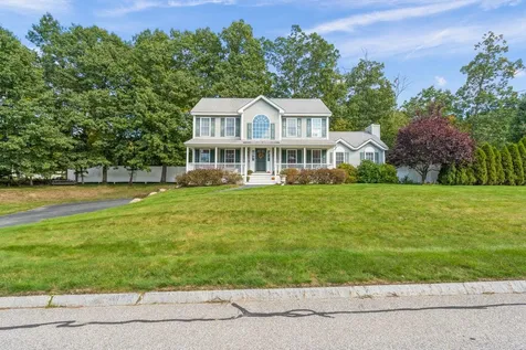 2 Greystone Terrace Hooksett NH 03106