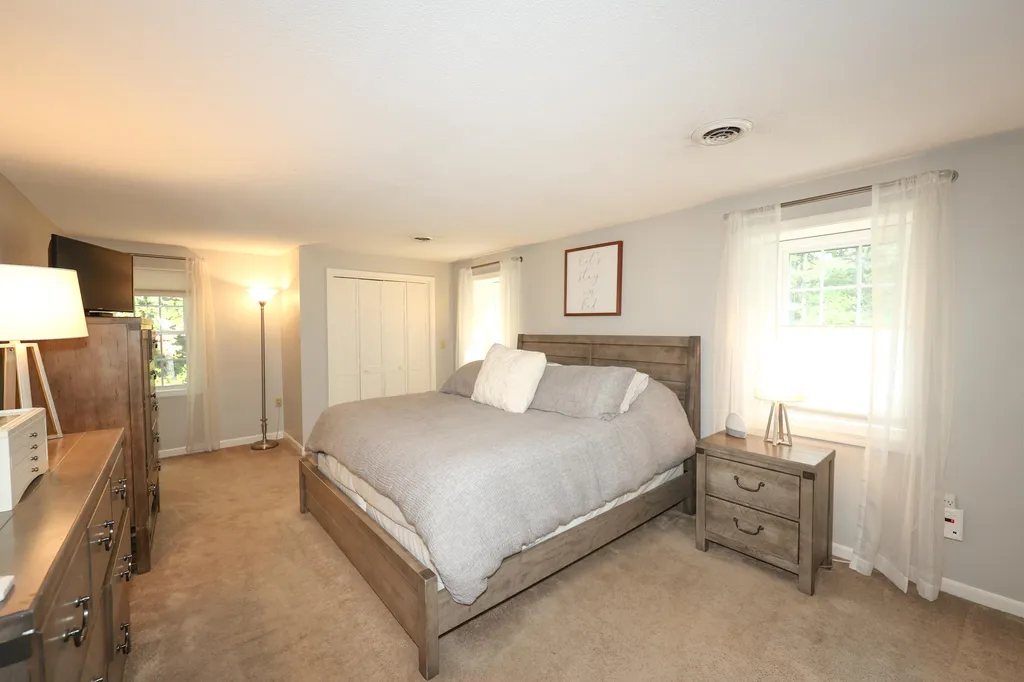 10 Greenbriar Lane Amherst NH 03031