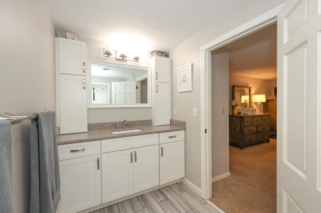 10 Greenbriar Lane Amherst NH 03031