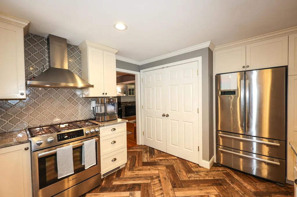 10 Greenbriar Lane Amherst NH 03031