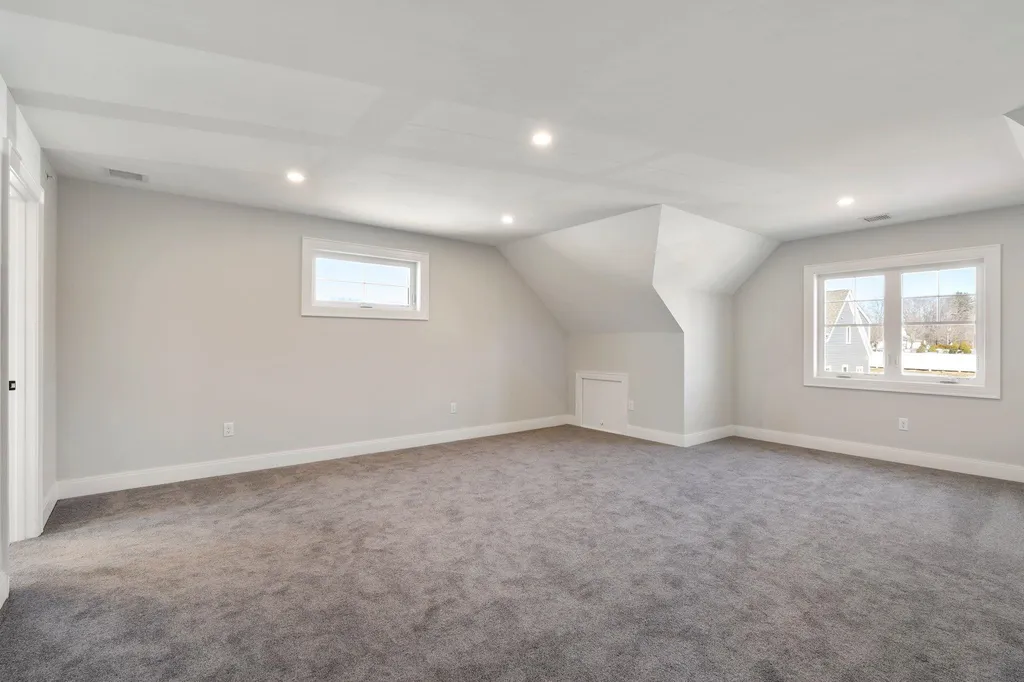 81 Sage Lane Portsmouth NH 03801
