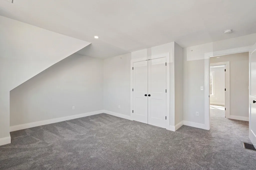 81 Sage Lane Portsmouth NH 03801