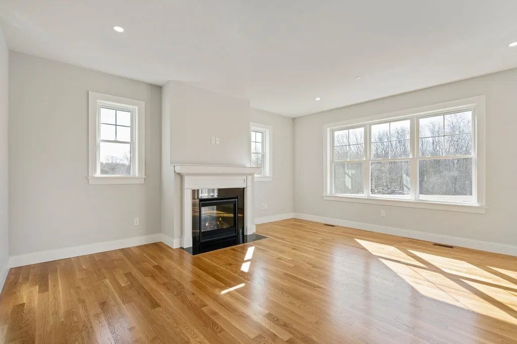 81 Sage Lane Portsmouth NH 03801