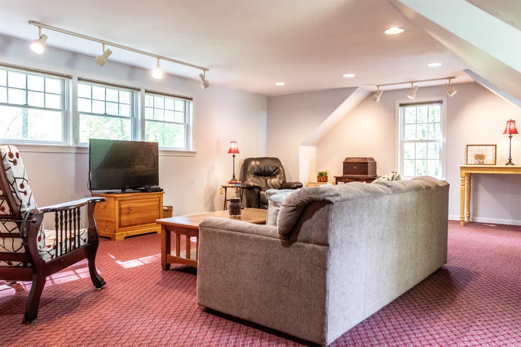 33 Goss Drive Henniker NH 03242