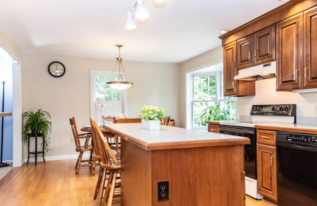33 Goss Drive Henniker NH 03242