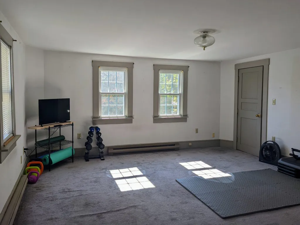 127 Farmington Road Rochester NH 03867