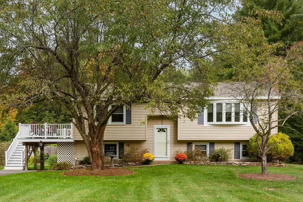 17 Masquah Drive Litchfield NH 03052