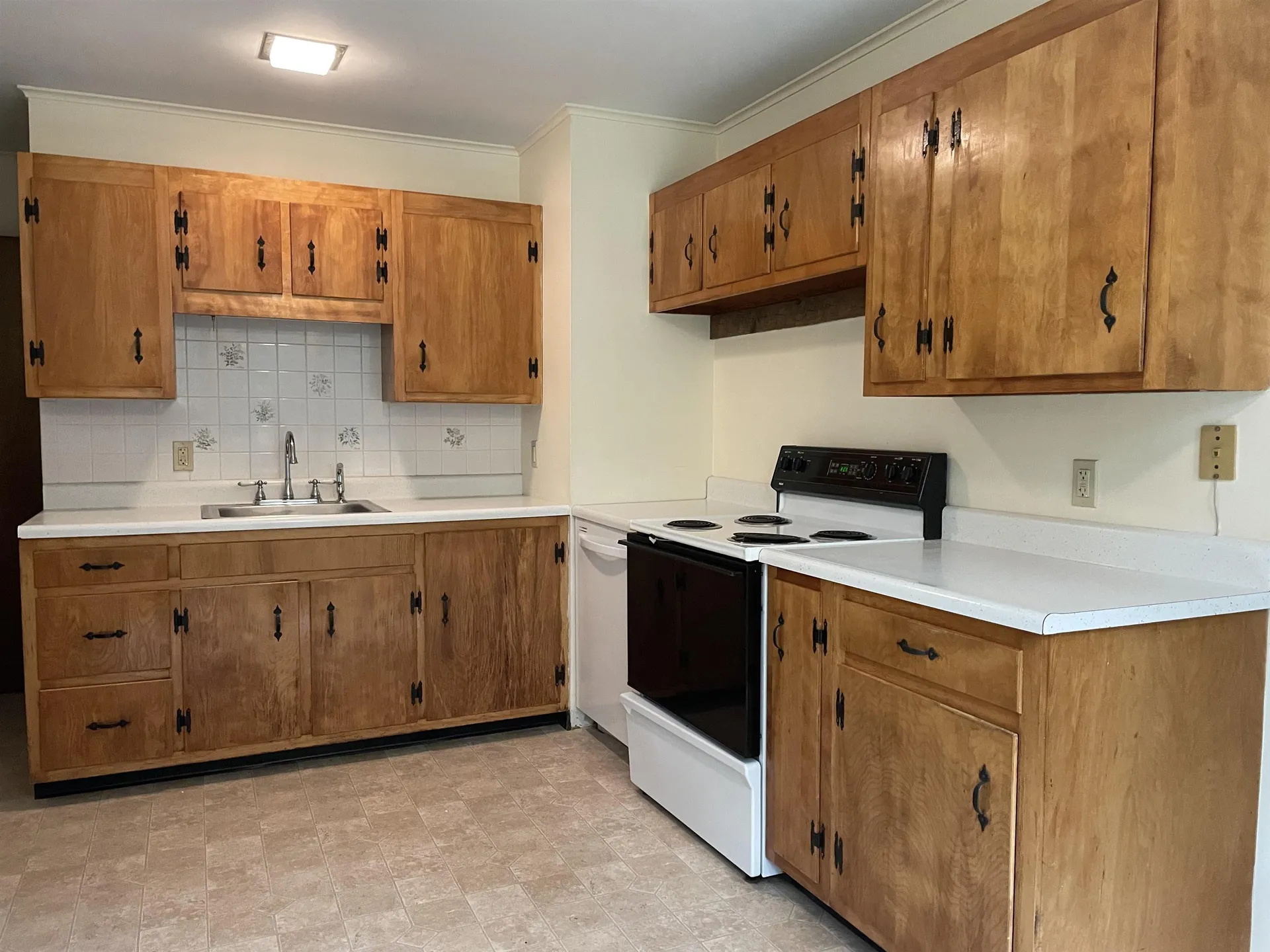 1143 King Hill Road New London NH 03257