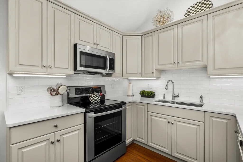 29 Pebble Beach Drive Bedford NH 03110
