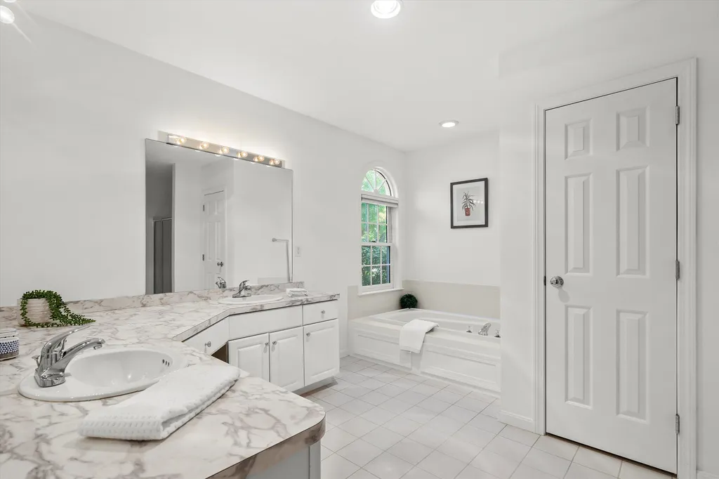 29 Pebble Beach Drive Bedford NH 03110