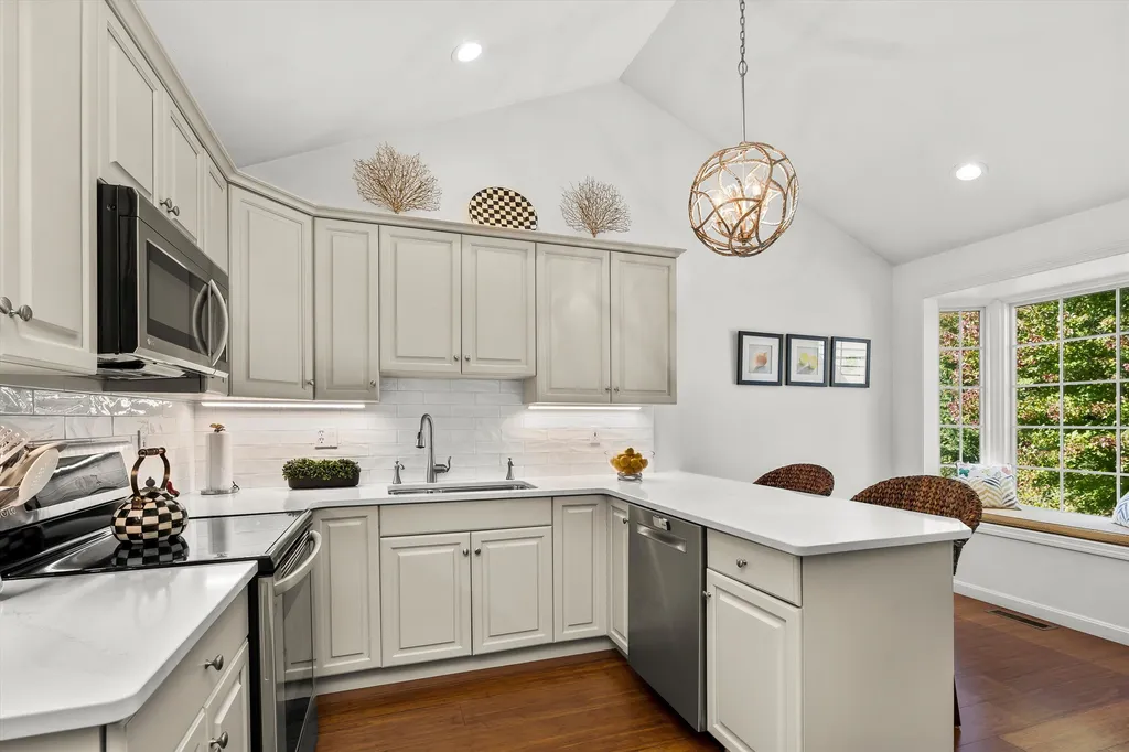 29 Pebble Beach Drive Bedford NH 03110