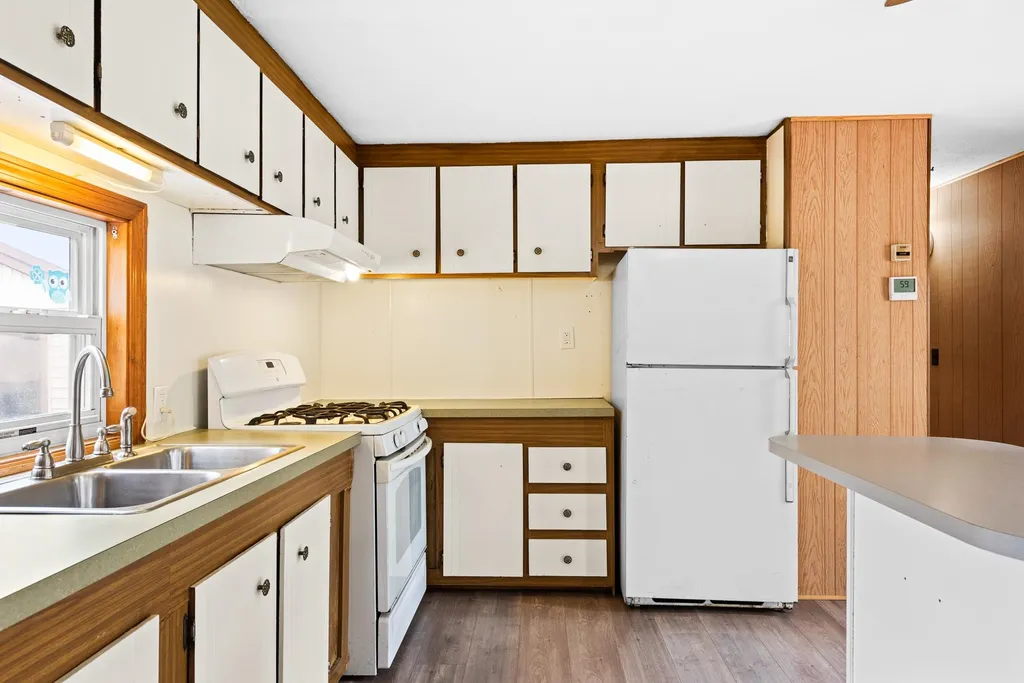 11 Evelyn Avenue Raymond NH 03077
