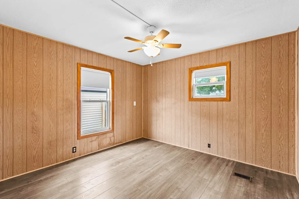 11 Evelyn Avenue Raymond NH 03077