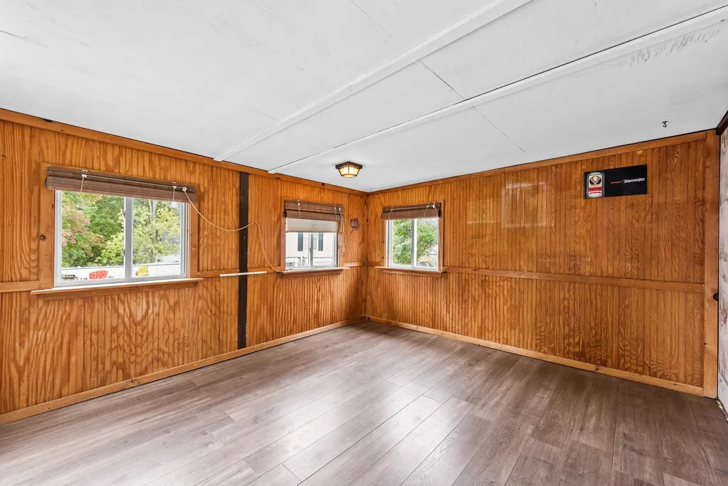11 Evelyn Avenue Raymond NH 03077
