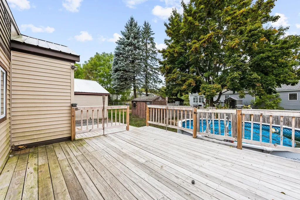 11 Evelyn Avenue Raymond NH 03077