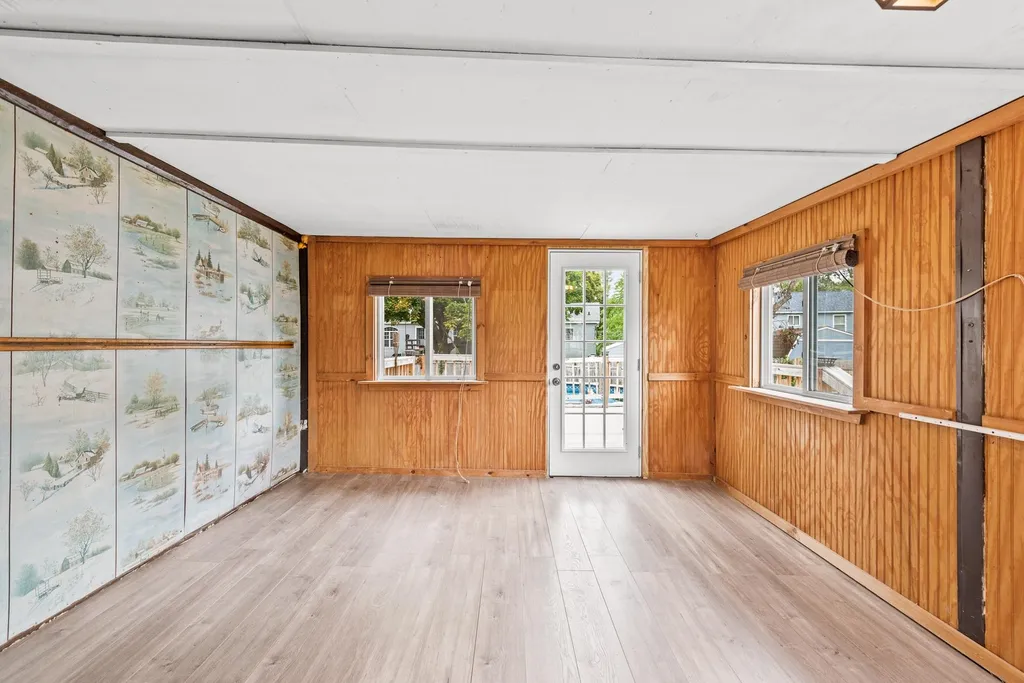11 Evelyn Avenue Raymond NH 03077