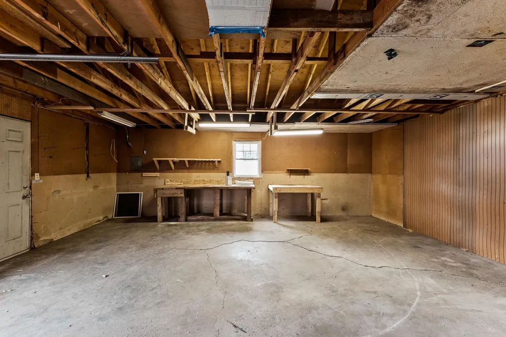 11 Evelyn Avenue Raymond NH 03077