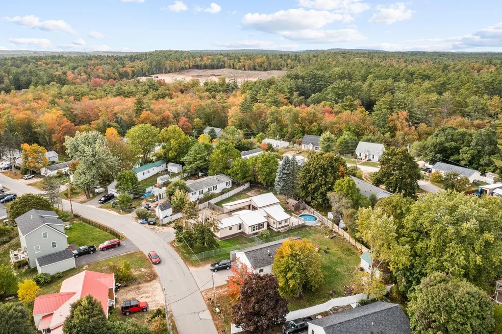 11 Evelyn Avenue Raymond NH 03077