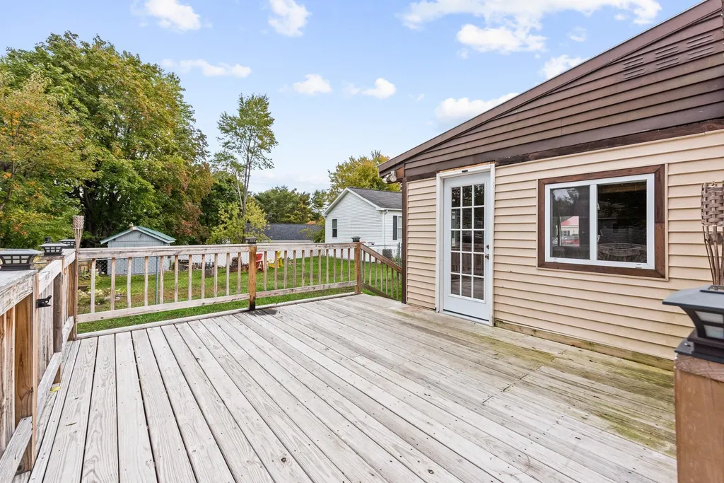 11 Evelyn Avenue Raymond NH 03077