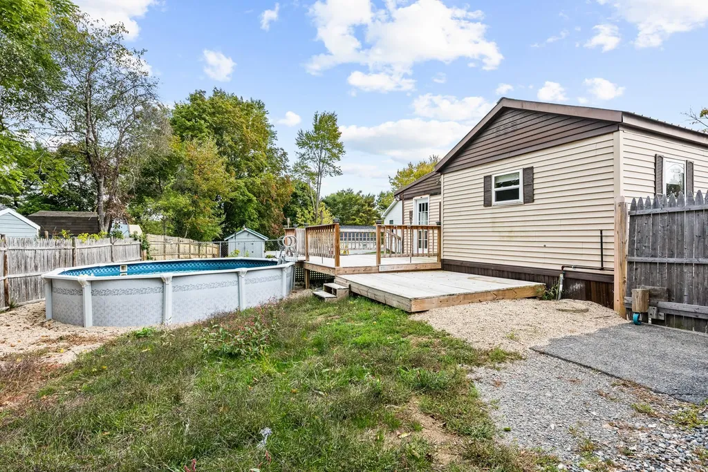 11 Evelyn Avenue Raymond NH 03077
