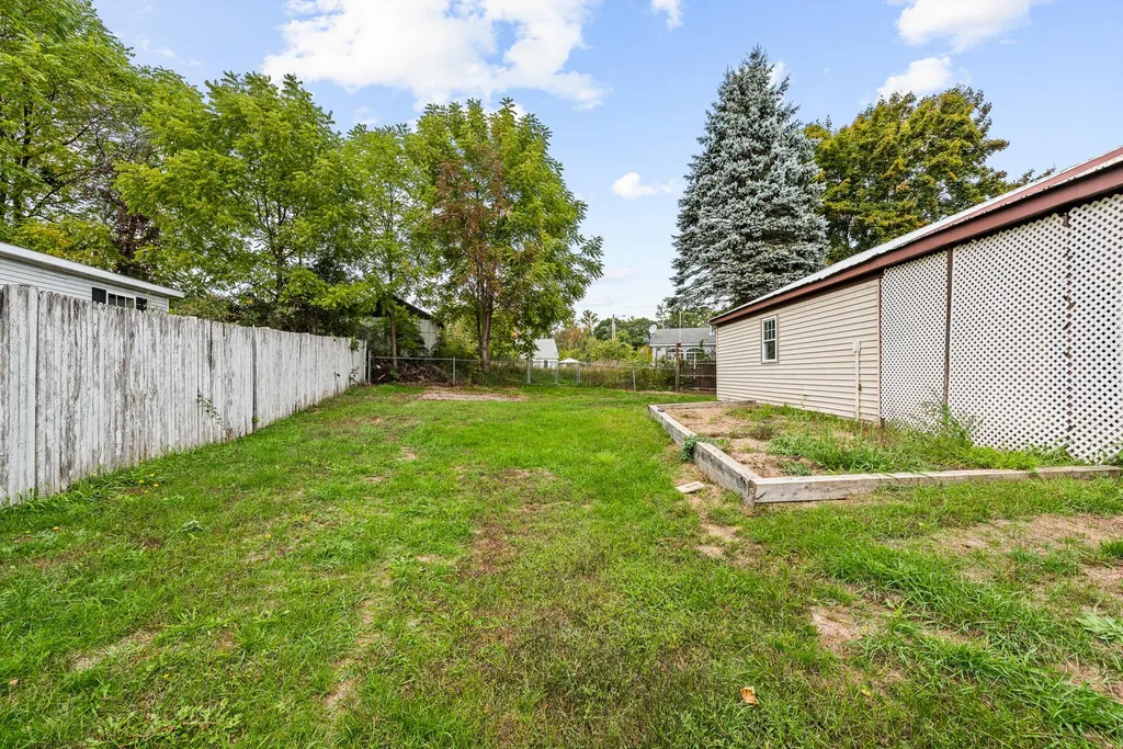 11 Evelyn Avenue Raymond NH 03077
