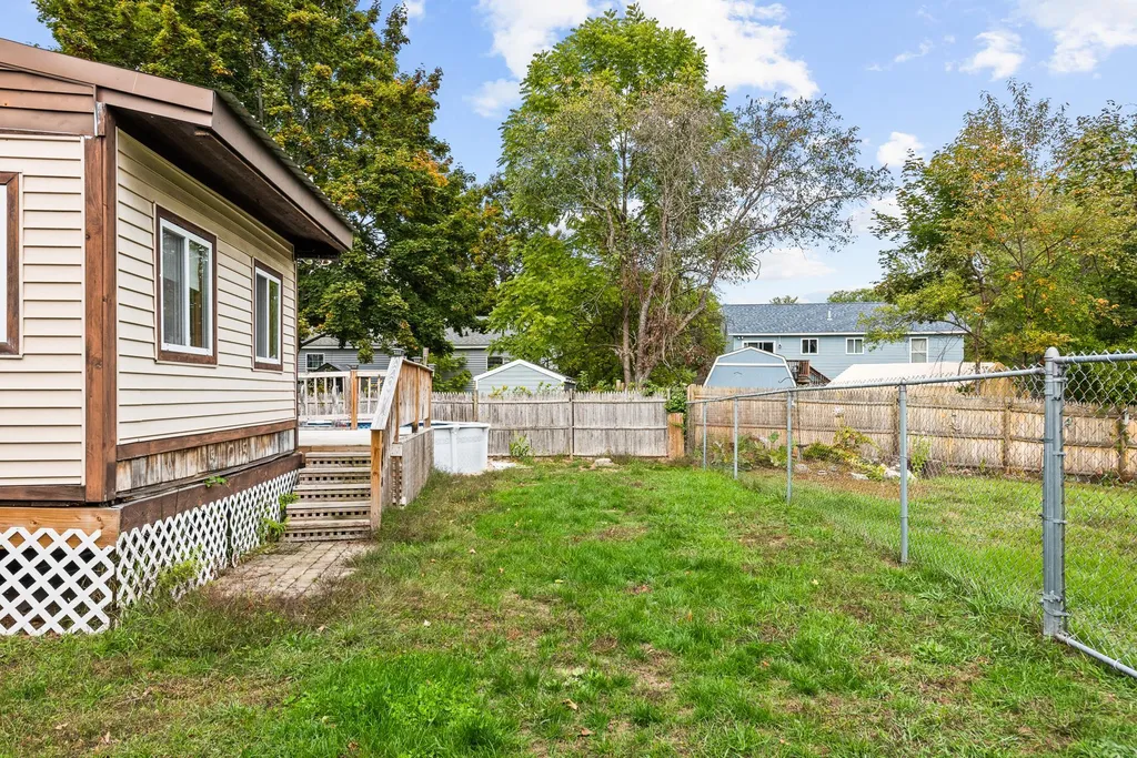 11 Evelyn Avenue Raymond NH 03077