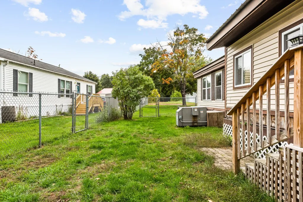 11 Evelyn Avenue Raymond NH 03077