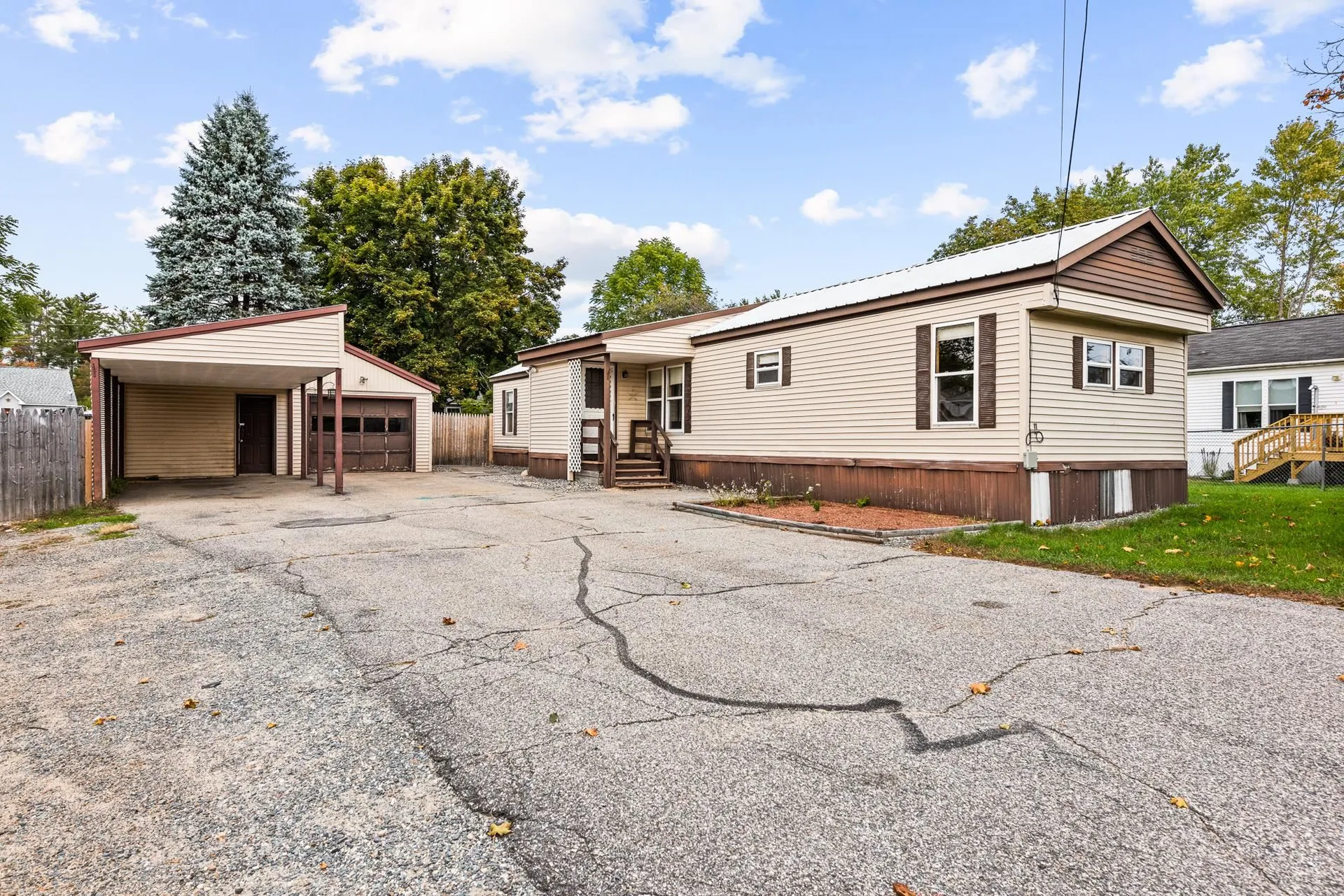 11 Evelyn Avenue Raymond NH 03077