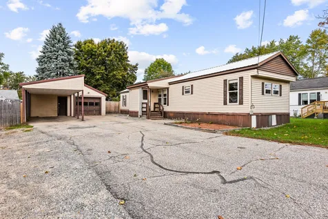 11 Evelyn Avenue Raymond NH 03077