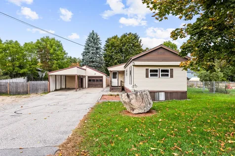 11 Evelyn Avenue Raymond NH 03077