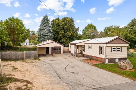11 Evelyn Avenue Raymond NH 03077