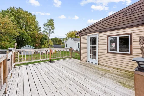 11 Evelyn Avenue Raymond NH 03077